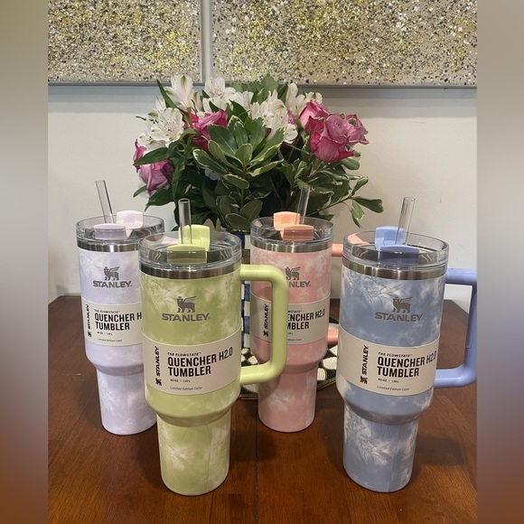 40oz Stanley tumbler with handle.